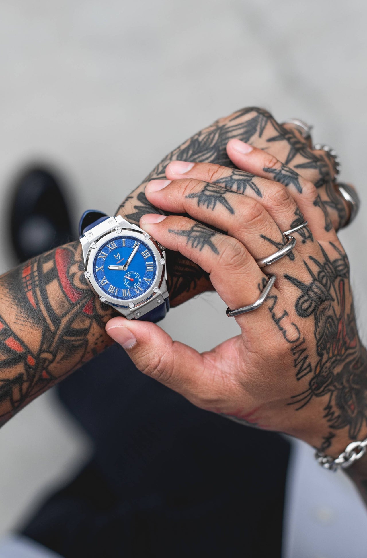 AU117LB- ULTRA SLIM SILVER SEMI-POLISHED / BLUE / LEATHER BAND
