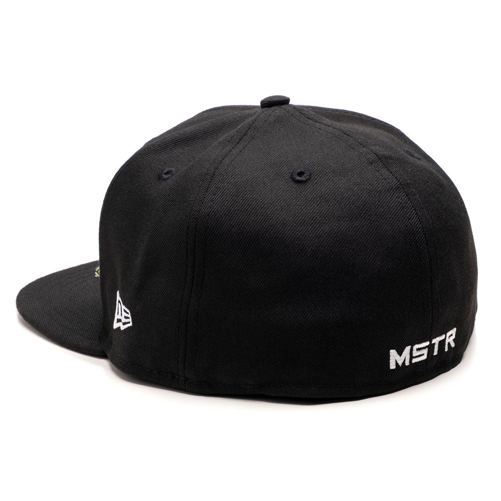 CAP106 - MSTR FITTED HAT / BLACK & WHITE