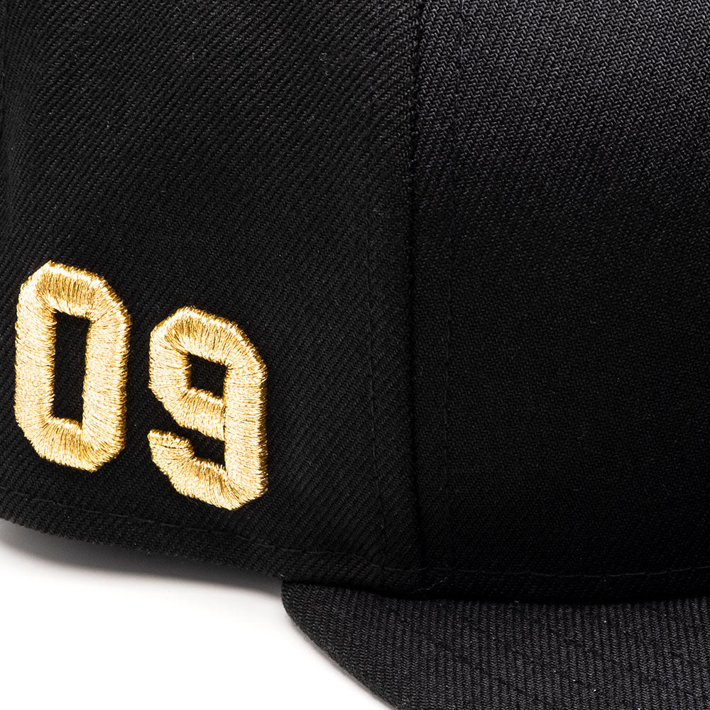 CAP107 - MSTR FITTED HAT / BLACK & GOLD