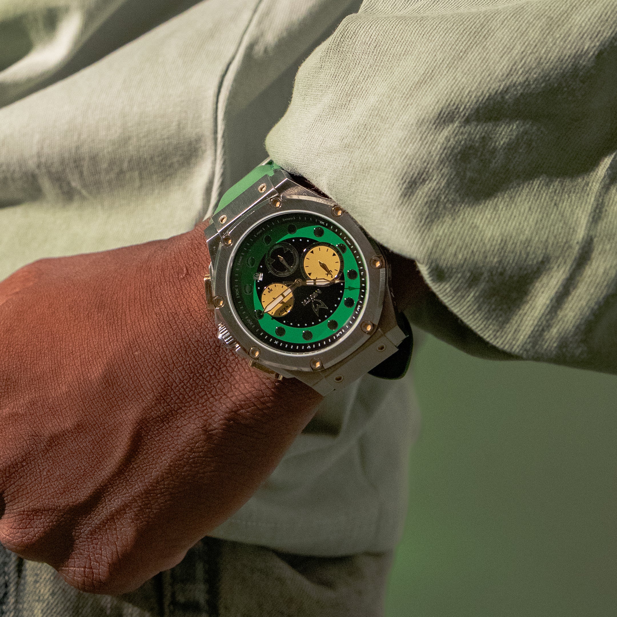 AM1055SS - AMBASSADOR SILVER / DOOM GREEN WATCH