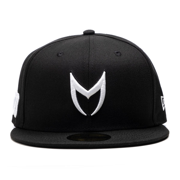 CAP106 - MSTR FITTED HAT / BLACK &amp; WHITE